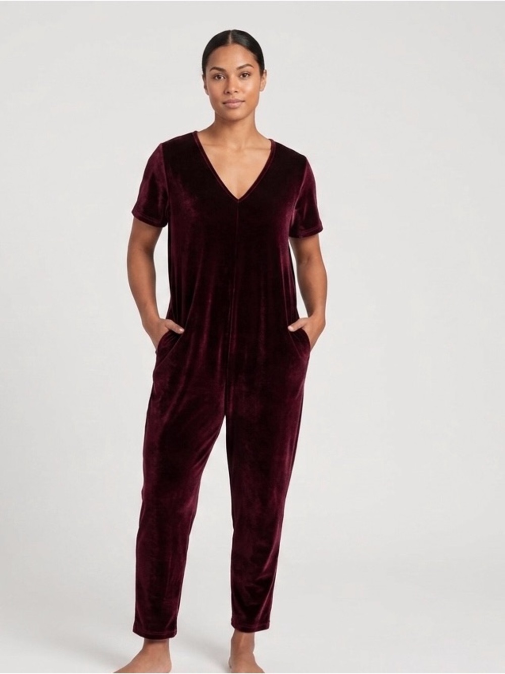 Smash + Tess Velvet V-Neck Short Sleeve Romper Jumpsuit
Burgundy Size L/ 6 - Picture 1 of 3